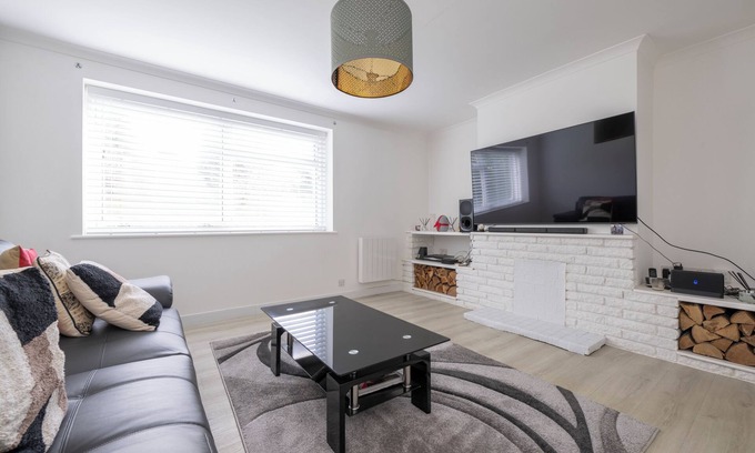 Greenhithe Apartment | Superb 2-bedroom apartment with WiFi in Greenhithe near Bluewater