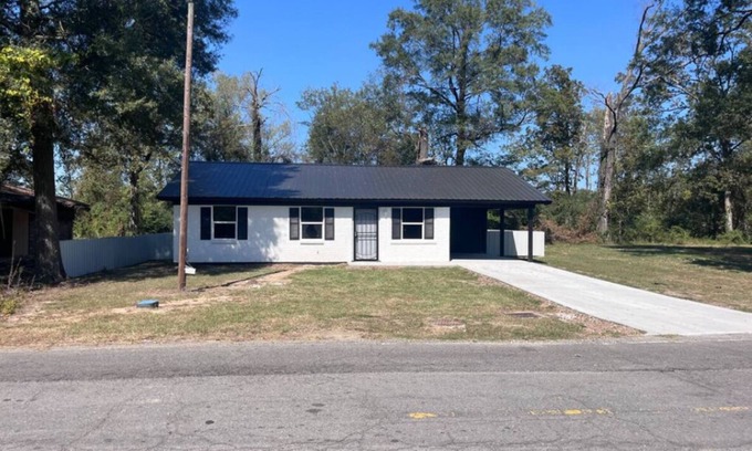 Monroe House | Superb 3-bedroom house with AC in Monroe