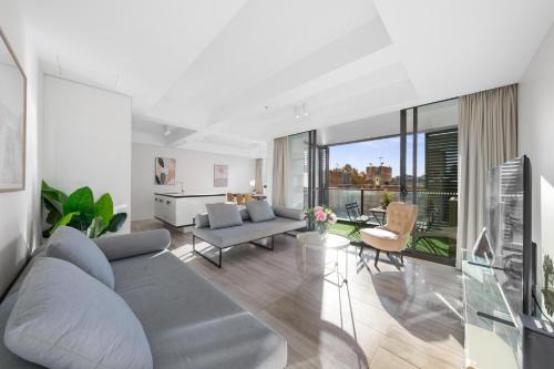 Chinatown Apartment | Superb 3 Bedroom in Downtown City