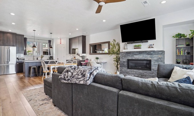 Central Business District House | Superb 4-bedroom townhome in Provo with AC, WiFi