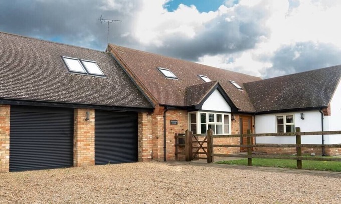 Wyton House | Superb 4BD Stay in Wyton and Houghton Village