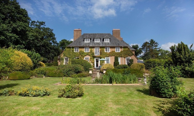 Saint Asaph House | Superb 5 Bedroom, Grade II Arts and Craft Style House with extensive gardens