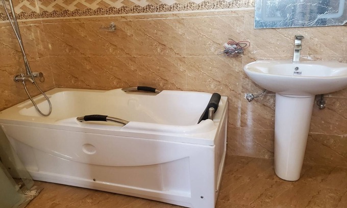 Addis Ababa House | Superb 5-bedroom house in Anfo 105 Adebabay. Near Hamer Grocery.