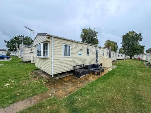 Clacton-on-Sea Other | Superb 8 Berth Caravan At Highfield Grange Ref 26706Wr