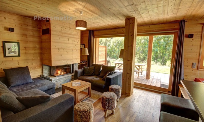 Le Serre Barbin Apartment | Superb 8-room apartment in chalet. South-facing garden and terrace. Fireplace