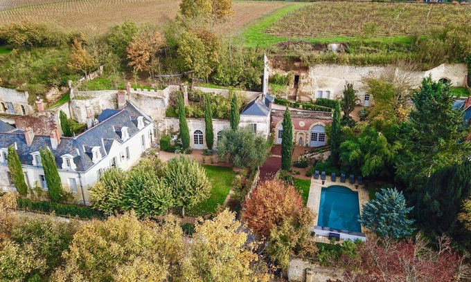 Vouvray House | Superb and unique 18th century 10BR mansion with top comfort in the Loire Valley
