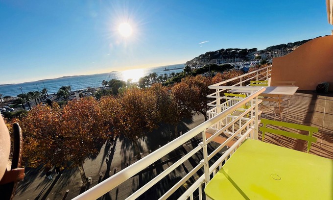Sanary-sur-Mer Apartment | Superb apartment Grand sea view Full center