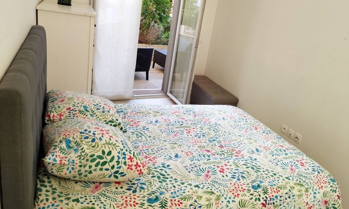 Carrieres-sous-Poissy Apartment | Superb bright apartment with garden of 18 M2