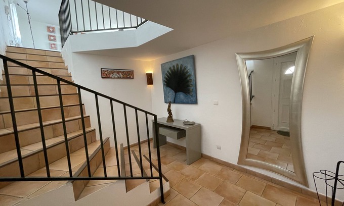 Tournefeuille Apartment | Superb city center apartment in quiet private garden