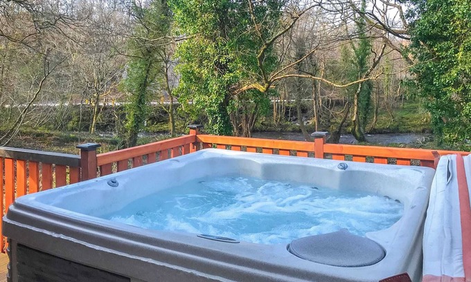 Bethesda Ski Chalet | Superb contemporary one bedroom lodge with one double.