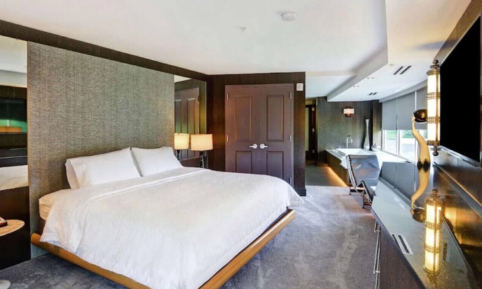 Crabtree House | Superb Executive King Suite w/ Top Amenities!
