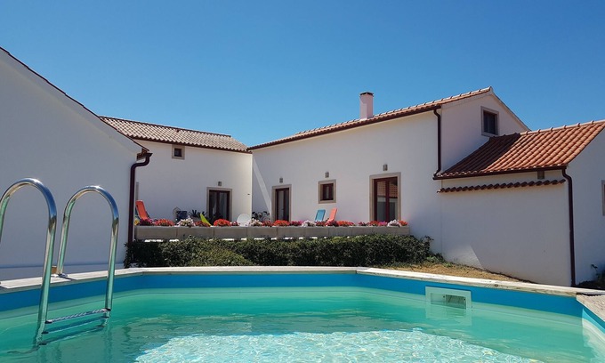 Aljubarrota House | Superb farmhouse ideal for relaxing with family or friends. 74397/AL