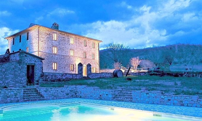 Monte Castello di Vibio House | Superb Farmhouse with Swimming Pool in the Green Heart of Italy