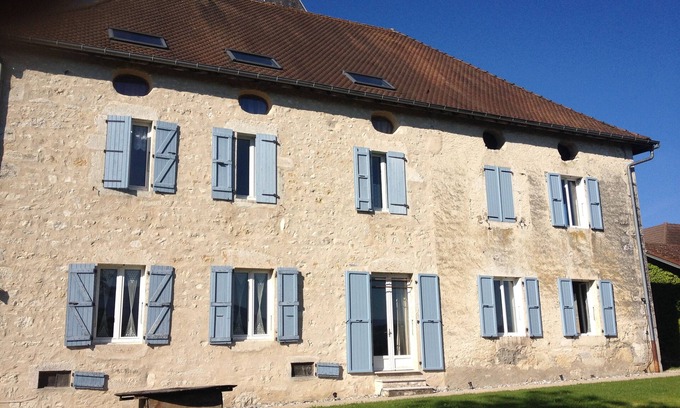 Saint-Martin-de-Bavel Cottage | Superb house with vines and view of the Grand Colombier