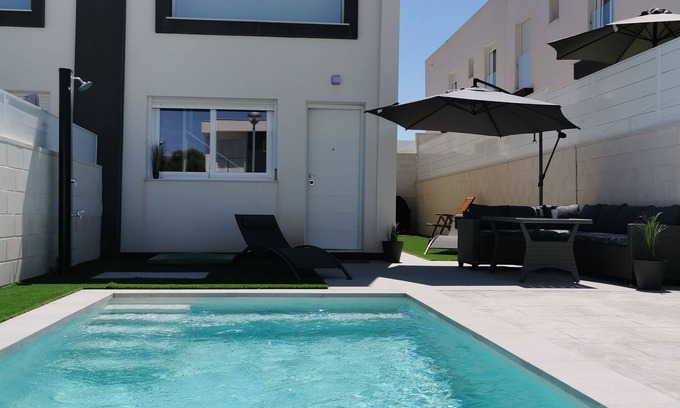 Gran Alacant Villa | Superb house * 6p with private pool & Garden & Parking *