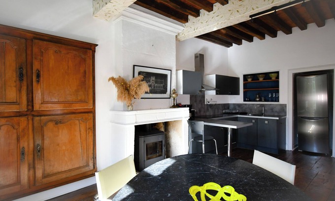 Soyaux Apartment | Superb manor house apartment with garden and swimming pool