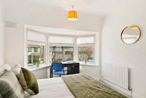 London Borough of Ealing House | Superb Private Room