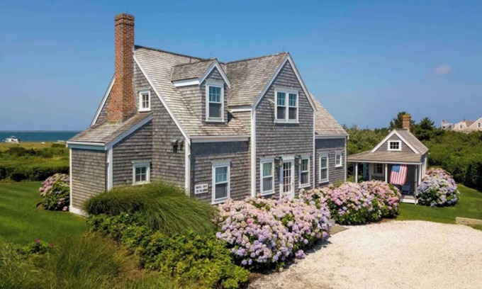 Wauwinet House | Superb quality cottage situated on Wauwinet Harbor with abounding view.