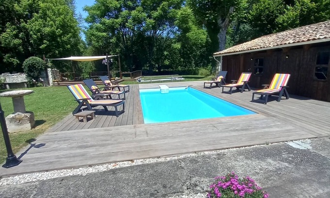 Bran House | Superb Rural property for 6 with Private Heated Swimming Pool