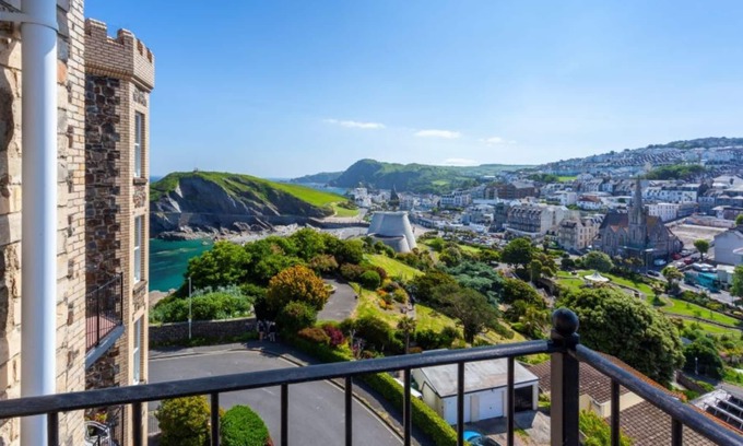Hele Apartment | Superb sea front apartment with great sea views
