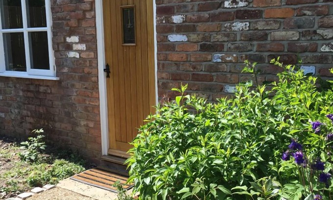 Tatton Park Apartment | Superb Self contained 2 bedroom apartment