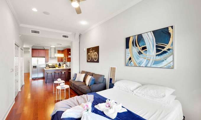 Olde Kensington Apartment | Superb Studio with Gym & Rooftop Pool in NoLibs