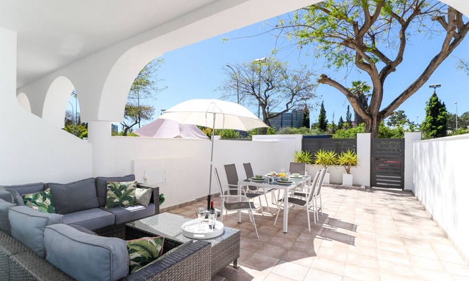 Urbanizacion Hacienda las Chapas Ski Chalet | Superb townhouse with big sunny terrace