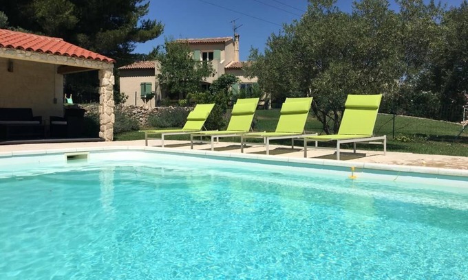 Velaux Villa | Superb villa in Provence and private swimming pool with the sound of cicadas