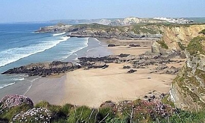 Lusty Glaze House | Superb well equipped family house in quiet area with sea views, close to beaches