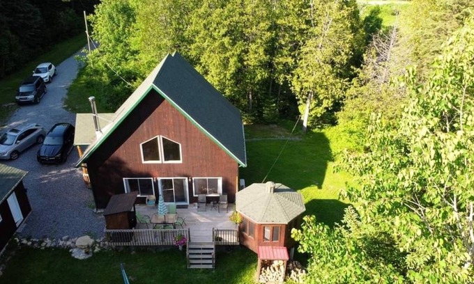 Chertsey Ski Chalet | Superbe chalet en bois , Chertsey, lanaudière Beautiful wooden chalet lanaudiere