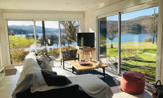 La Salvetat-sur-Agout House | Superbe Maison en Bord de lac de la Raviege