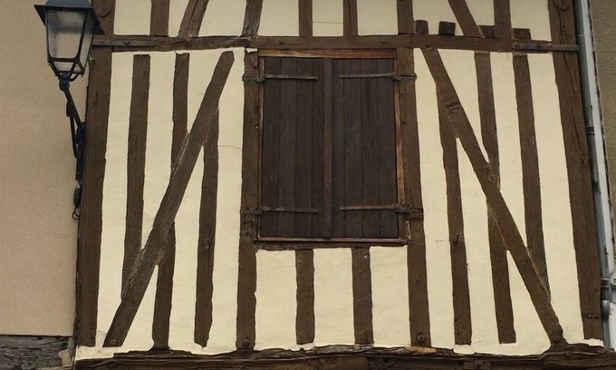 Joigny House | Superbe Maison du 16e Siècle Entièrement Rénovée