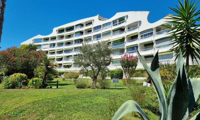 La Petite Motte Apartment | Superbe T2 tout confort 3 étoiles, entièrement renové avec piscine, parking, clim, wifi, Netflix