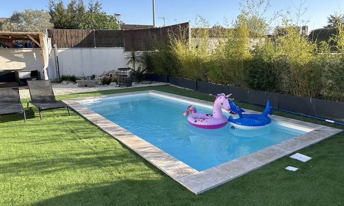 Bouillargues House | Superbe Villa 6 Couchages + un lit Bébé, Jacuzzi, Piscine, Salle de Sport, Calme