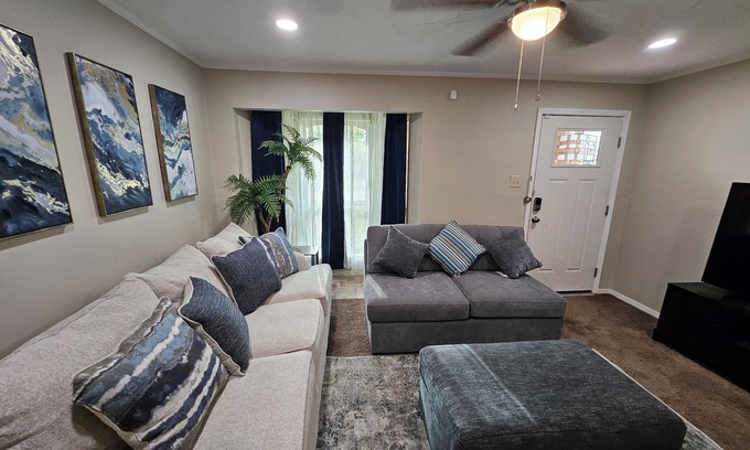 Mesquite House | SUPERHOST Spacious Luxury Praise Place: Charming 4-b/rm in Mesquite/CRIB/RODEO