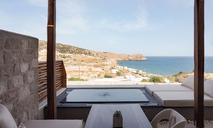 Milos Hotel | Superior Suite by Horizon Suites Milos