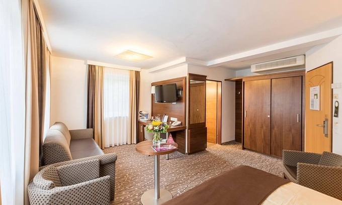 Nonntal House | Superior triple room (underground parking included) - Austria Classic Hotel &