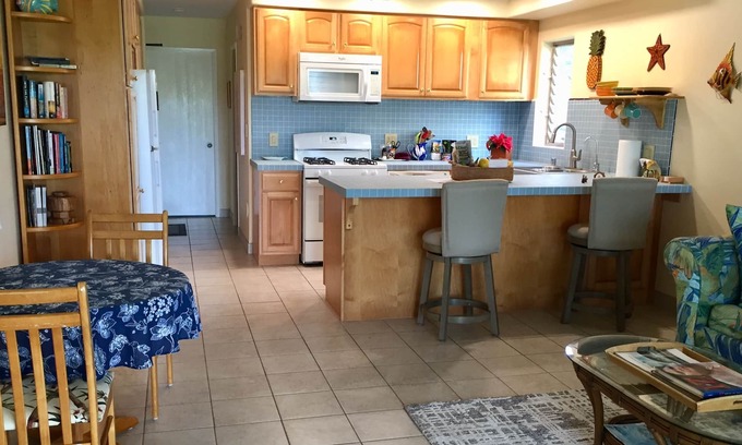Ualapue Condo | Superior Wavecrest Condo by Ocean with Extras, Car Available