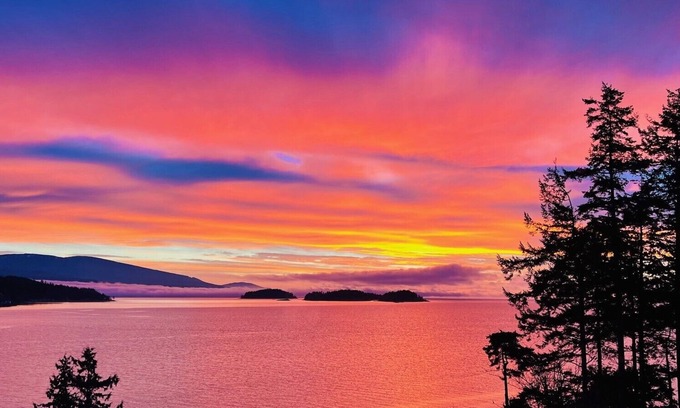 Halfmoon Bay House | Supernatural Waterfront Garden Suite - Spacious 2BR 1Bath fully equipped