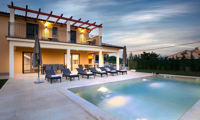 Nedescina Villa | Superschönes Ferienhaus mit Pool