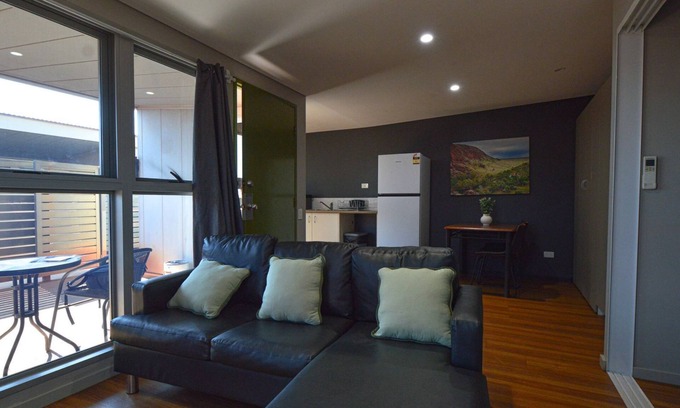 Port Hedland Ski Chalet | Supersized Studio Inexpensive 1x1
