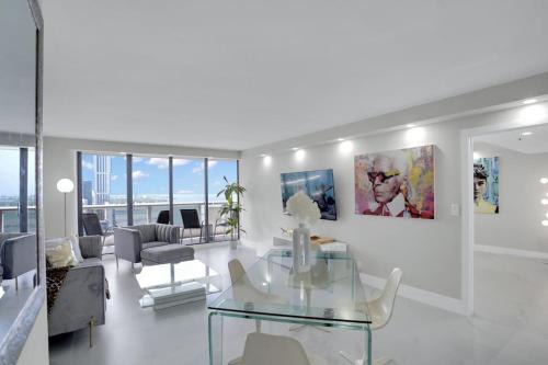 Downtown Miami Apartment | Superstar! Penthouse with Water and Park Views!