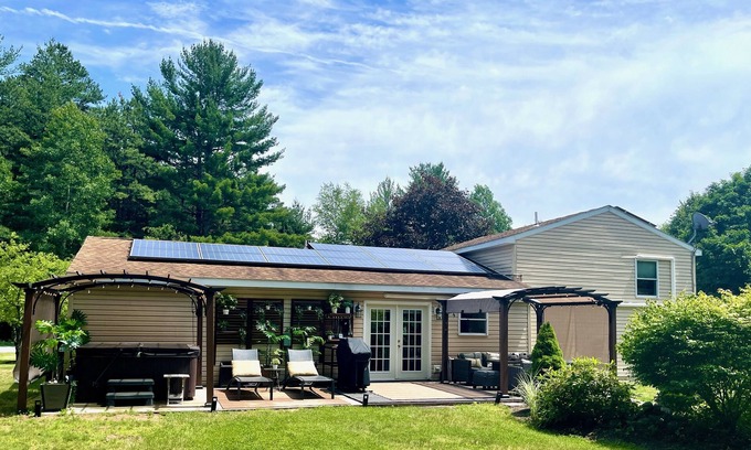 Queensbury House | SUPREMELY STYLISH HOME WITH HOT TUB, SAUNA, PLUNGE POOL, RESORT STYLE BACKYARD