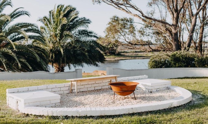 Wonnerup House | Sur Isle Estate. 11 bed entertainer, walk to beach