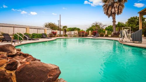 Floresville Hotel | SureStay Hotel by Best Western Floresville