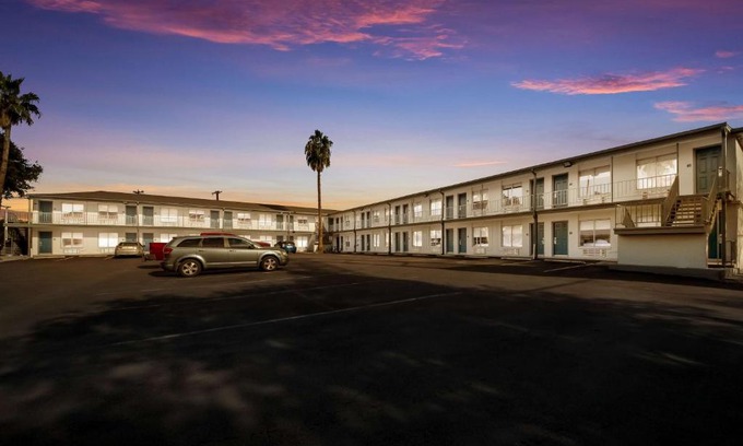Tobin Hill Hotel | SureStay Hotel by Best Western San Antonio Riverwalk