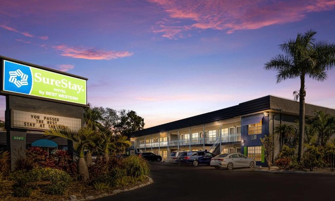 North Trail Hotel | SureStay Hotel by Best Western Sarasota Lido Beach
