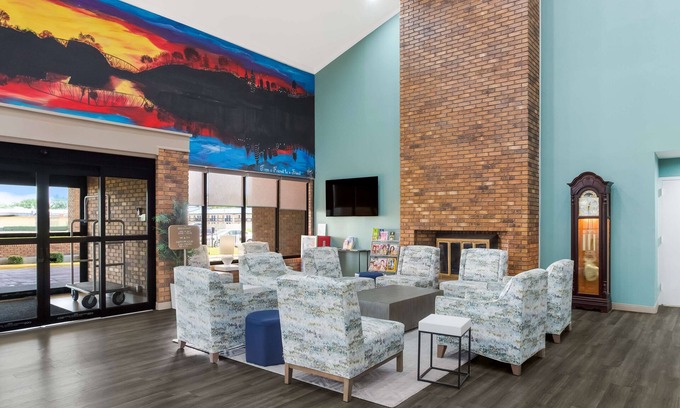 Greenwood Hotel | SureStay Plus Hotel by Best Western Greenwood