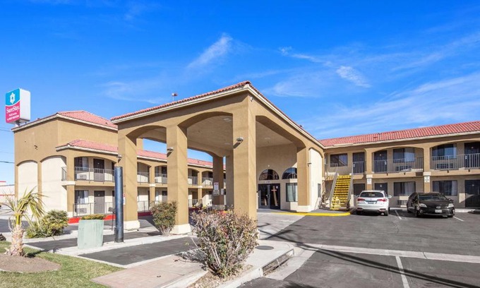 Hesperia Hotel | SureStay Plus Hotel by Best Western Hesperia