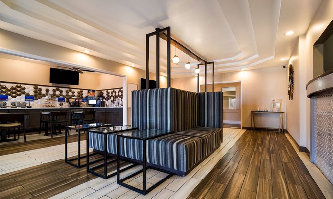 Topeka Hotel | SureStay Plus Hotel by Best Western Topeka Northwest